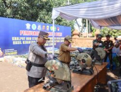 POLRESTA CIREBON MUSNAHKAN RIBUAN BOTOL MIRAS DAN KNALPOT BISING HASIL OPERASI PEKAT LODAYA 2026