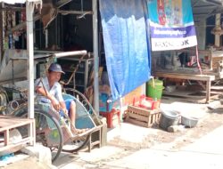 KOMPENSASI KDM BELUM DIBERIKAN, TUKANG BECAK MASIH BEROPERASI DI PANTURA