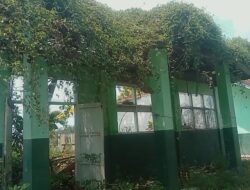 DUA RUANG BELAJAR SMKN 1 PATOKBEUSI RUSAK PARAH BERUBAH MENJADI SEMAK BELUKAR