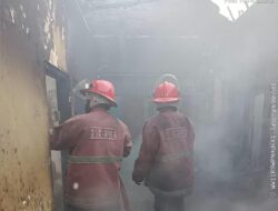 RUMAH WARGA DI DANAMULYA CIREBON TERBAKAR AKIBAT KORSLETING LISTRIK