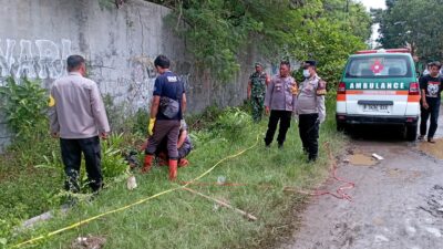 WARGA MUNDU CIREBON DIGEGERKAN PENEMUAN MAYAT DI SELOKAN