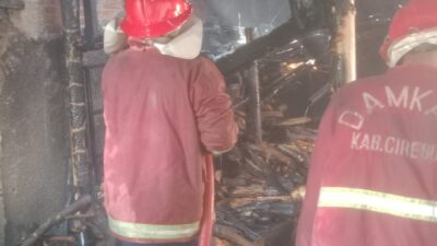 RUMAH WARGA DI SUKADANA WALED TERBAKAR AKIBAT PEMBAKARAN SEKAM