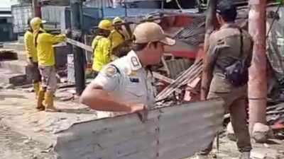 SATPOL PP JAWA BARAT STERILISASI BANGUNAN LIAR DI JALUR LOSARI CIREBON DUKUNG PROYEK INFRASTRUKTUR 