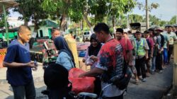 KODIM 0616 INDRAMAYU TEBAR HEWAN QURBAN BAGI MASYARAKAT SEKITAR