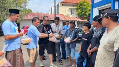 LPM KABUPATEN INDRAMAYU – PWI BAGIKAN KEBAHAGIAAN IDUL ADHA, TEBAR RATUSAN PAKET DAGING QURBAN 
