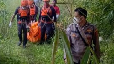 TIM SAR CIREBON TEMUKAN JASAD WANITA DISABILITAS MENGAMBANG DI SUNGAI JAMBLANG
