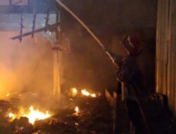 GEGARA SEORANG ODGJ BAKAR KAIN, SEBUAH RUMAH DI TEGALGUBUG CIREBON HANGUS TERBAKAR