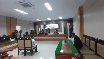 SIDANG PEMBACAAN TUNTUTAN PEMBUNUHAN SATU KELUARGA DI INDRAMAYU DITUNDA