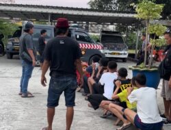 RESMOB POLRES INDRAMAYU BEKUK SEMBILAN ANGGOTA GENG MOTOR BAWA SAJAM DI JALUR PANTURA